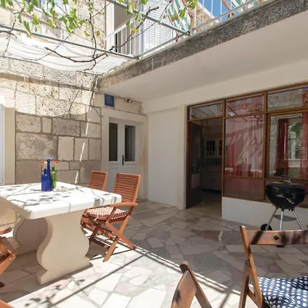 Casa de Férias Lumbarda-koludrt Ii Lumbarda
