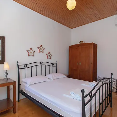 Casa de Férias Lumbarda-koludrt Ii